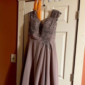 laces up in the back no zip or button closure - top more like size 10